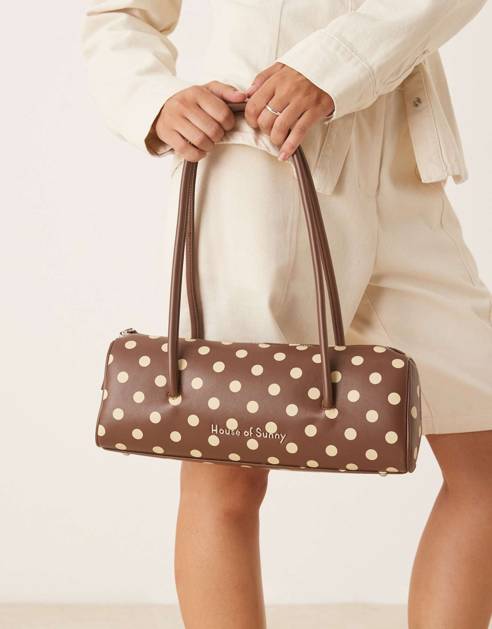 Сумка через плечо House of Sunny в коричневый горошек