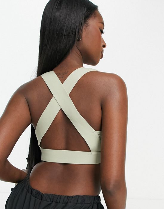 https://images.asos-media.com/products/hoxton-haus-cross-back-sports-bra-in-sage-green/201903157-3?$n_550w$&wid=550&fit=constrain