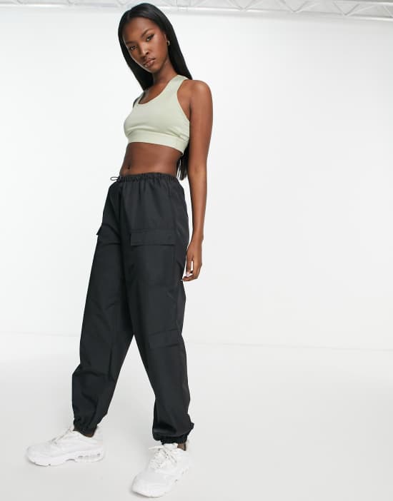 https://images.asos-media.com/products/hoxton-haus-cross-back-sports-bra-in-sage-green/201903157-4?$n_550w$&wid=550&fit=constrain