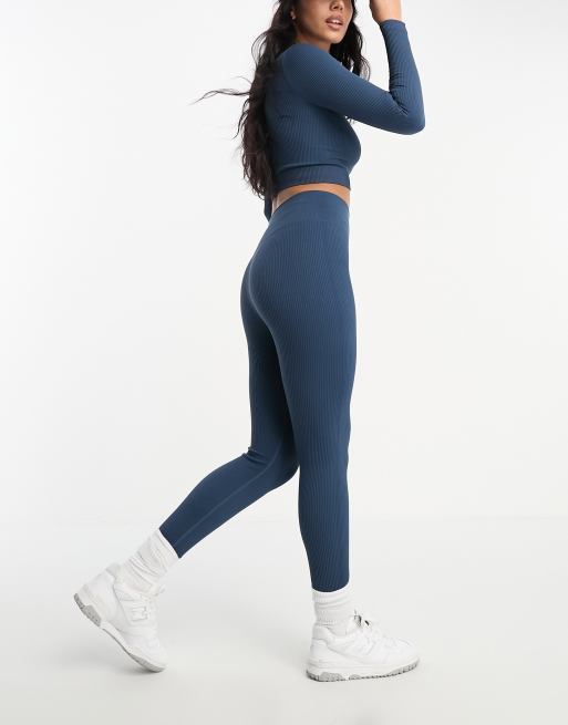 cropped dark blue leggings