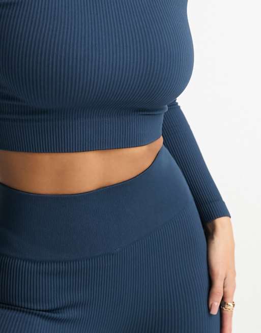 Hoxton Haus seamless long sleeve gym crop top co-ord in navy, 3 of 4
