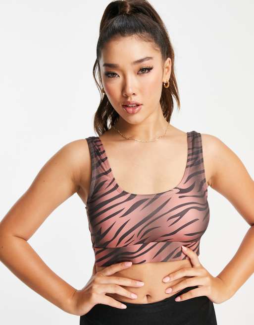 Hoxton Haus – Tigermönstrad set med sportbehå och leggings, 2 av 3