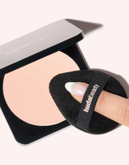 Huda Beauty – Marshmallow – Puderquaste und Schwamm, 3 von 3