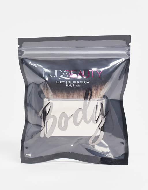 Huda Beauty – N.Y.M.P.H – Blur & Glow Body Brush – Sminkborste för kroppen, 2 av 4