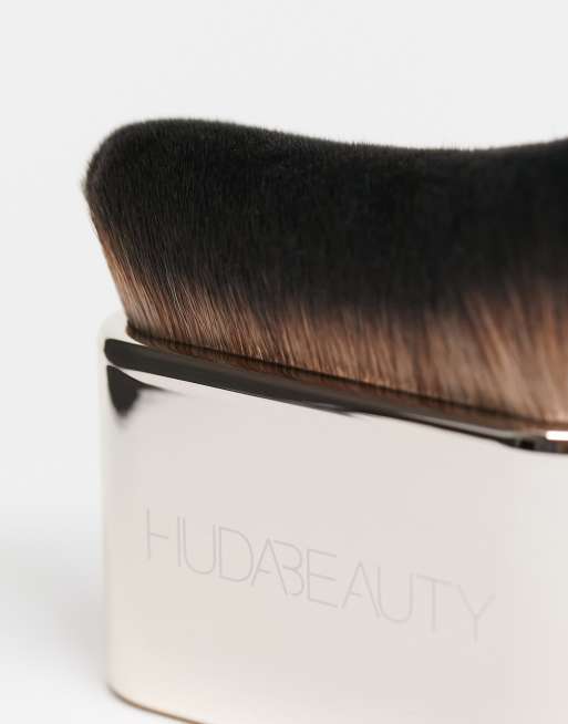 Huda Beauty – N.Y.M.P.H Blur & Glow – Pędzel do ciała