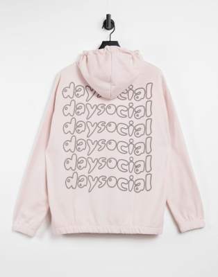 фото Худи в стиле oversized из плотного флиса с вышивкой на спине asos daysocial-розовый asos day social