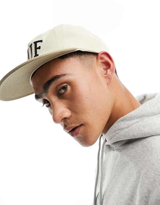 HUF : ARCH LOGO LAYER キャップ HUF arch logo snapback cap in beige and brown | ASOS