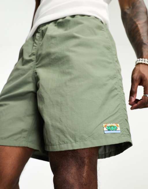 HUF – New Day Easy – Shorts aus Webstoff in Salbeigrün