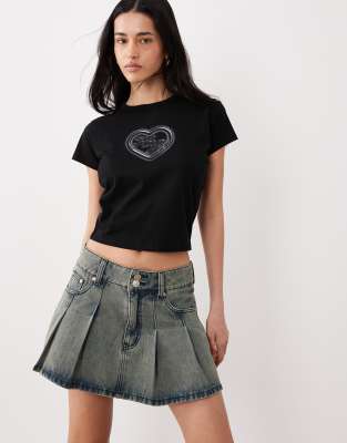 HUGO Black - Dichroma - Knapp geschnittenes T-Shirt in Schwarz mit Herz-Logo Schwarz S