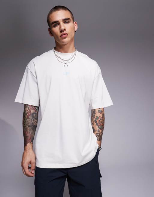 Hugo Blue – Beige t-shirt med ledig passform med blå, centrerad logga, 3 av 4