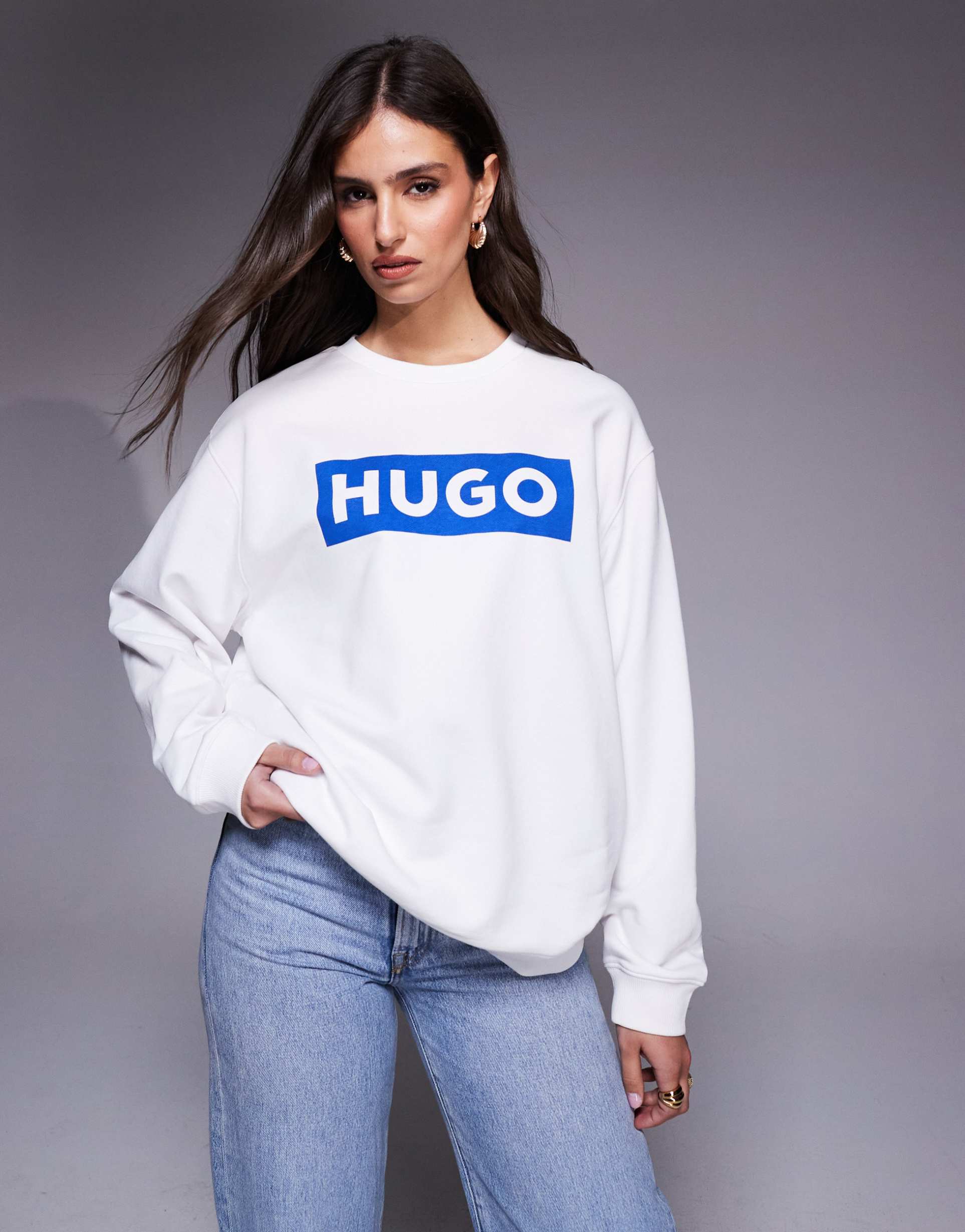 hugo blue classic crew neck sweatshirt in white