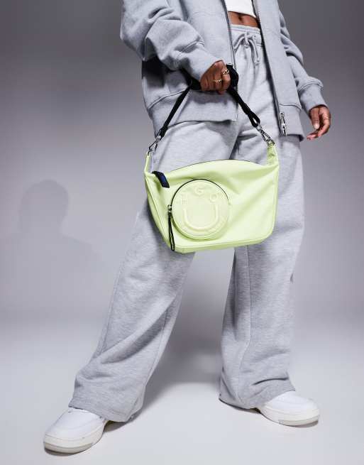 残りわずか HUGO BLUE クロスボディバッグ Happy HUGOロゴ HUGO Blue crossbody bag with logo in bright green | ASOS
