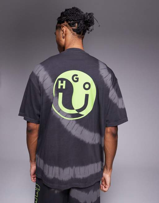 HUGO Blue – Czarny luźny T-shirt z zielonym logo na środku, część zestawu