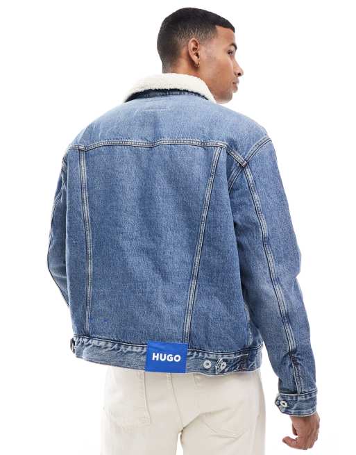 HUGO Blue - Dex - Giacca trucker in denim blu lavaggio medio con colletto in pile borg, 2 di 4