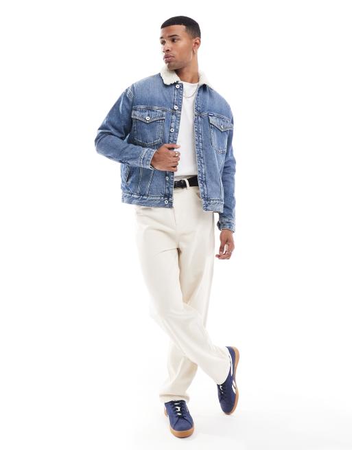 HUGO Blue - Dex - Giacca trucker in denim blu lavaggio medio con colletto in pile borg, 4 di 4