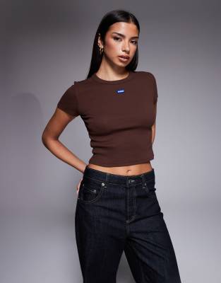 HUGO Blue - Knapp geschnittenes T-Shirt in Braun-Brown