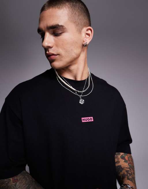 HUGO Blue – Loose Fit T-Shirt in Schwarz mit mittigem rosafarbenem Logo, 3 von 4