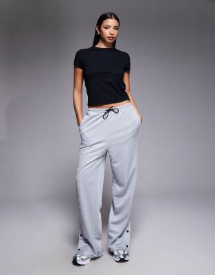 Nicole - Jogginghose in Silber mit seitlichem Zierstreifen und offenem Saum Silber XS