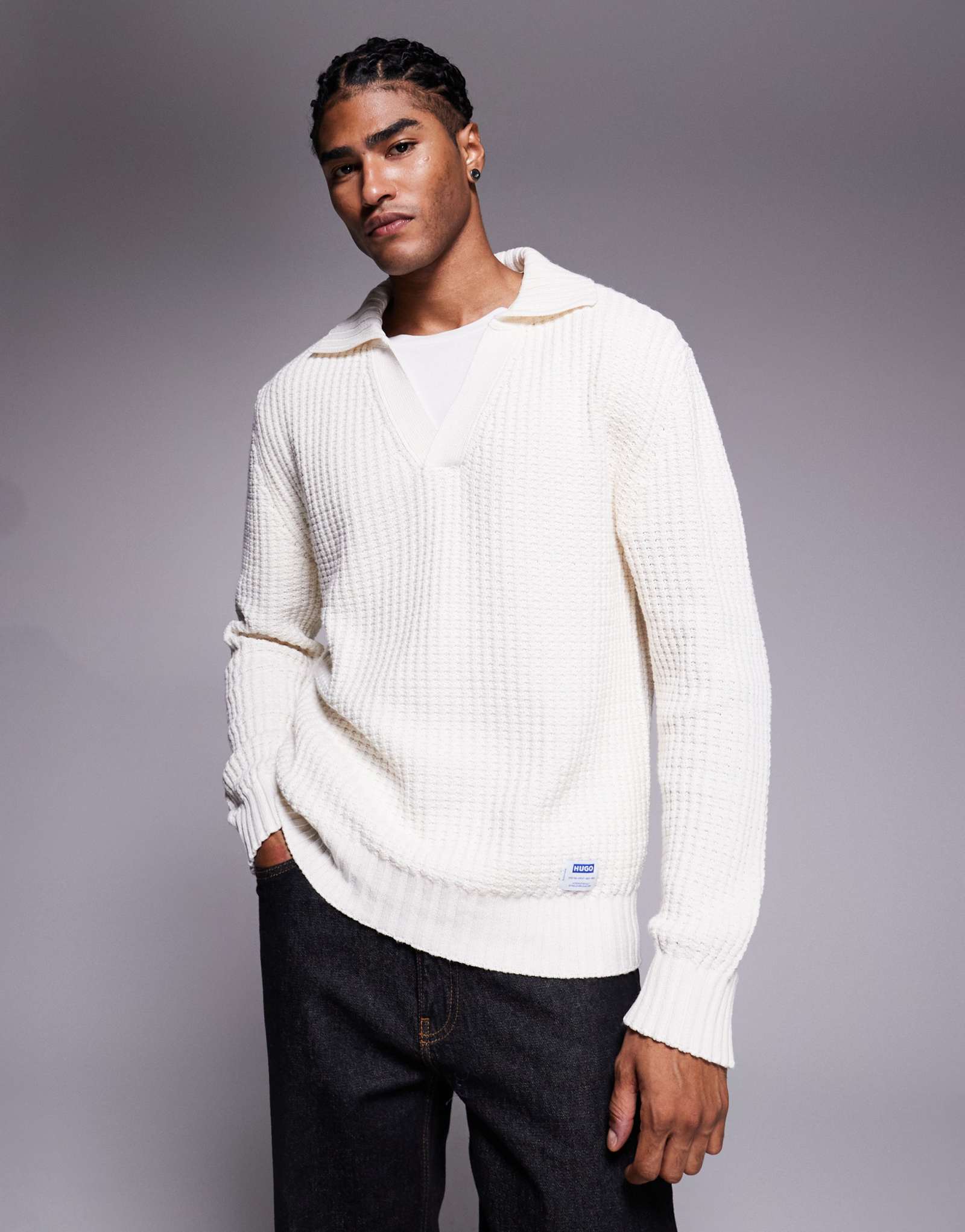 Свитер поло HUGO Blue Spiro с открытым воротником свободного кроя из фактурной вязки темно-белого цвета