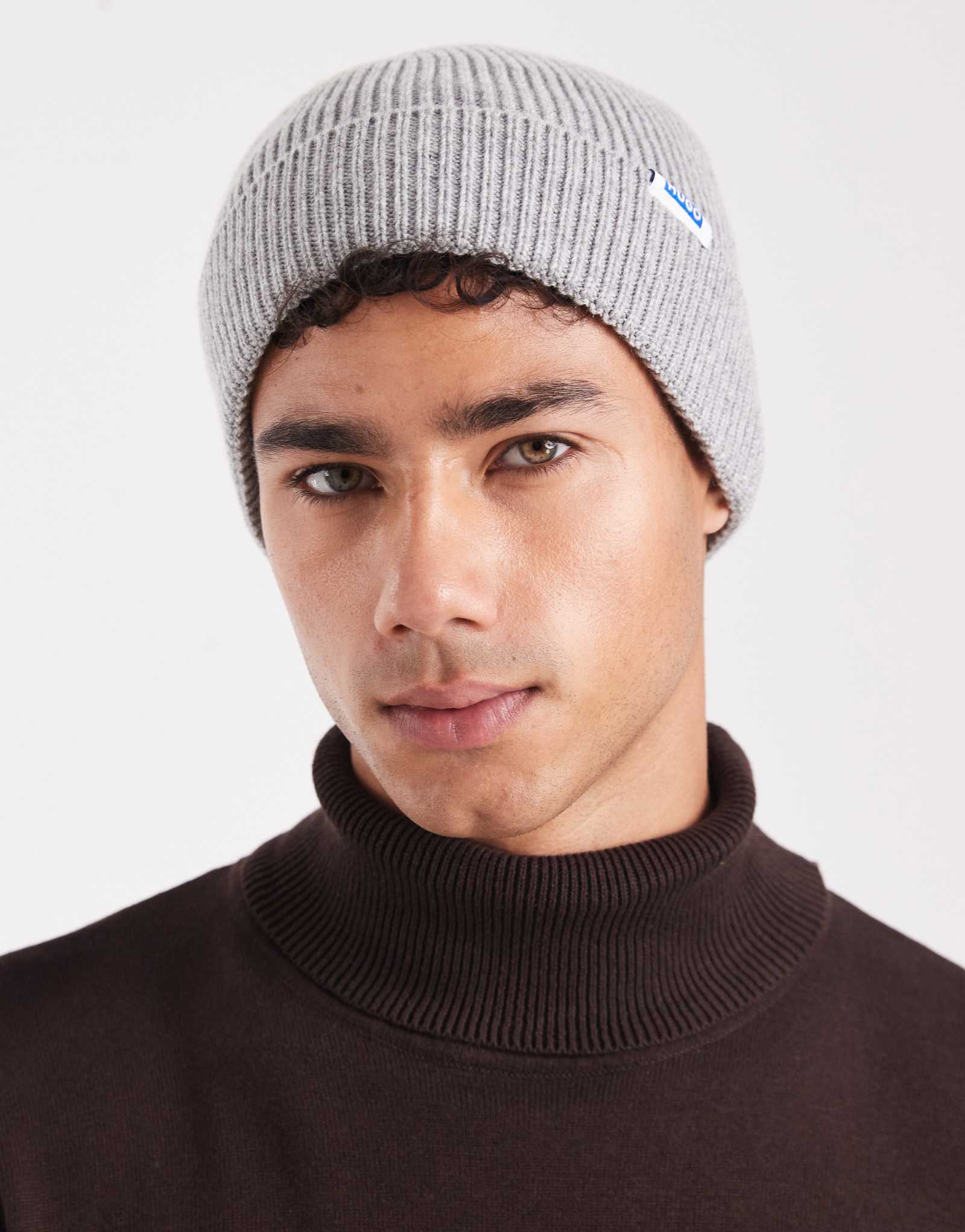 Открытая вязаная шапочка с логотипом бренда HUGO BLUE Xiav серого цвета