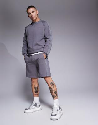 HUGO Bodywear - Grå sweatshorts med tone-i-tone-logo - view 1