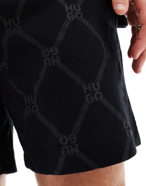 HUGO Bodywear - Sorte shorts med monogram-kædeprint, 2 af 5