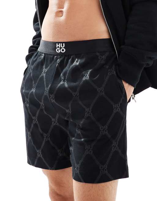 HUGO Bodywear - Sorte shorts med monogram-kædeprint, 3 af 5