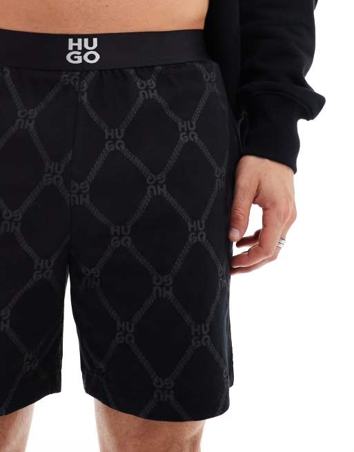 HUGO Bodywear - Sorte shorts med monogram-kædeprint, 4 af 5
