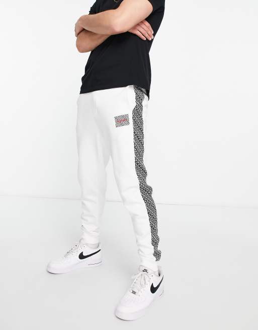 Hugo - Dacino - Joggingbroek met zijbiezen in wit 