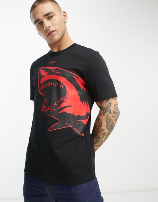 Shark print t store shirt