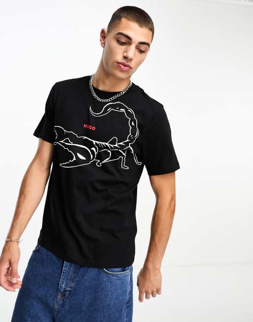 HUGO – Darpione – Locker geschnittenes T-Shirt in Schwarz mit Skorpion-Grafik