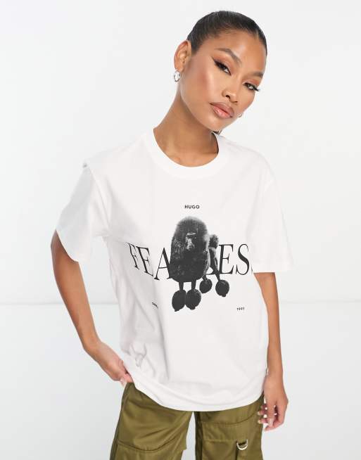 HUGO – Dogotino – Boyfriend-T-Shirt in Weiß mit Print vorne
