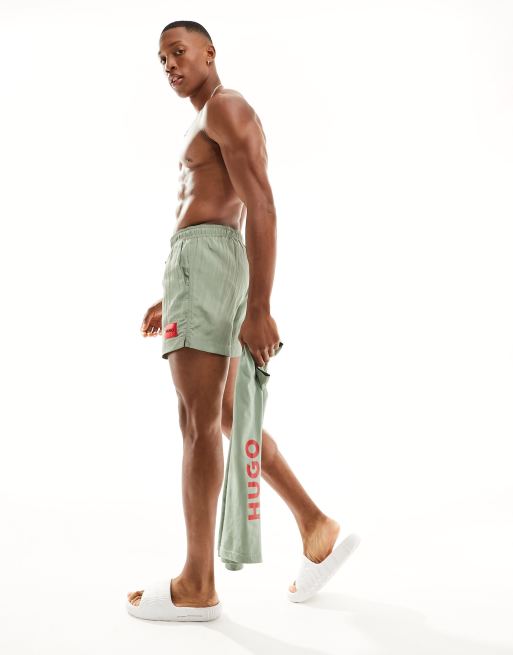 HUGO - Dominica - Pantaloncini da bagno taglio corto verde pastello chiaro con logo