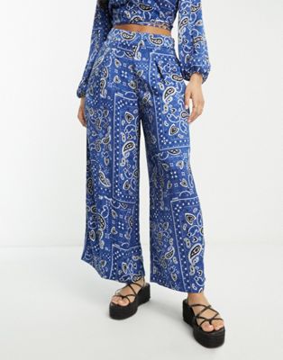 HUGO Hamit relaxed fit cropped trousers in blue with all over print - ASOS Price Checker