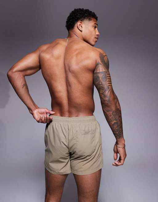 HUGO Red – Abas – Ljusbruna badshorts med vertikal logga, 2 av 4
