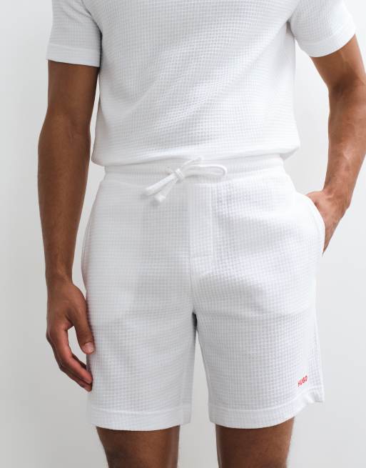HUGO Red Austin loungewear-sæt med vaffelstruktur, shorts i hvid, 4 af 5