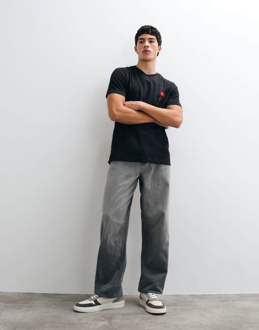 HUGO Red camiseta de corte recto con estampado gráfico en negro, 2 de 5
