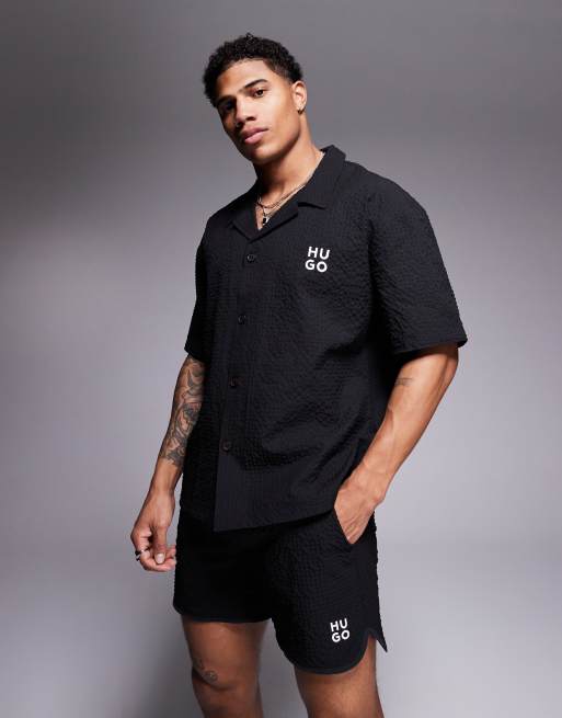 HUGO Red - Chaffle - Camicia da spiaggia a maniche corte nera a nido d'ape con colletto a rever in coordinato