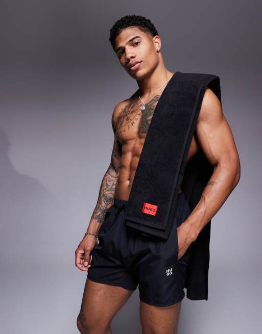 HUGO Red - Cruise - Ensemble avec short de bain, serviette et sac à logo - Noir, 2 de 4