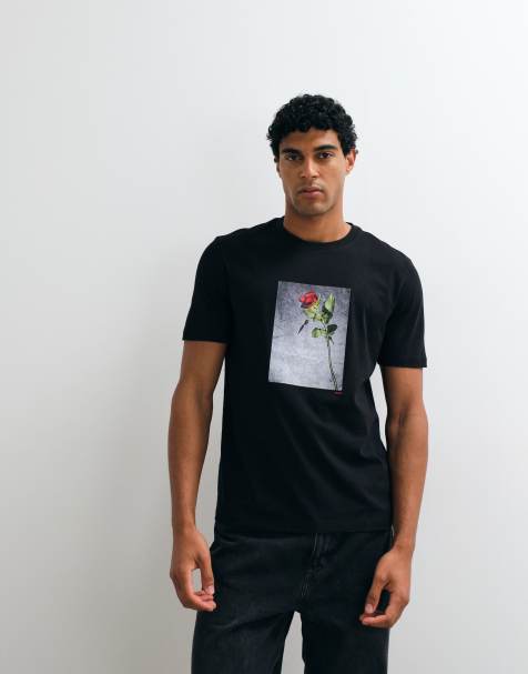 HUGO Red – Czarny T-shirt o regularnym kroju z grafiką - view 1