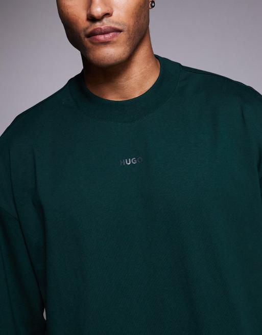 HUGO Red – Daposo – Langarmshirt in Dunkelgrün mit Relaxed-Fit-Passform und mittigem Logo, 5 von 5