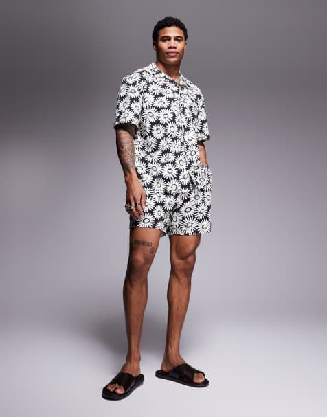 HUGO Red – Dazzy – Buntes Set mit Gänseblümchenmuster, aus kurzärmligem Strandhemd und Badeshorts - view 1