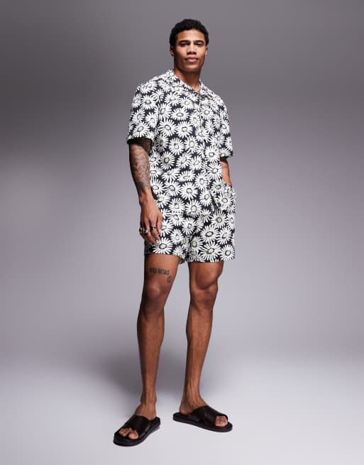HUGO Red - Dazzy - Ensemble de plage avec short de bain et chemise à manches courtes et imprimé marguerites - Multicolore