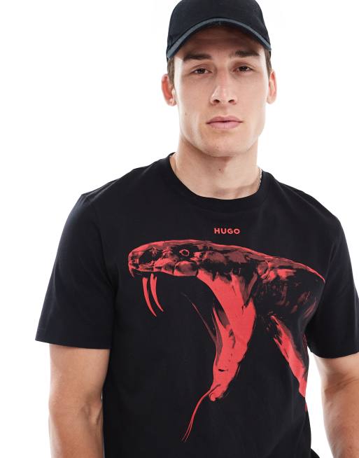 HUGO Red – Dikobra – T-Shirt in Schwarz mit auffälligem Tiermotiv in Rot