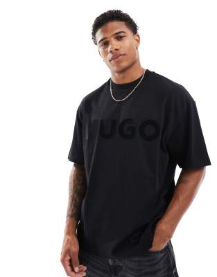 HUGO Red - Dinkee - T-shirt oversize à imprimé logo ton sur ton - Noir