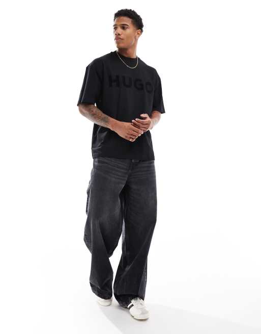 HUGO Red - Dinkee - T-shirt oversize nera con stampa del logo tono su tono, 4 di 4