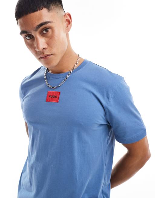 HUGO Red - Diragolino - T-shirt in blauw met badge midden op de borst