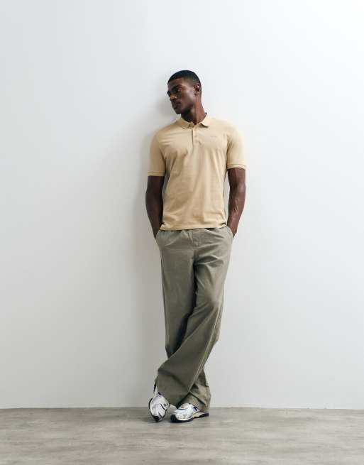 HUGO Red Donos chest logo polo shirt in beige, 2 of 5