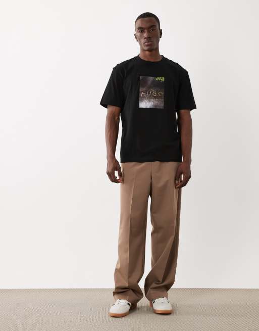 HUGO Red doreston relaxed fit chest graphic print t-shirt in black, 2 of 5