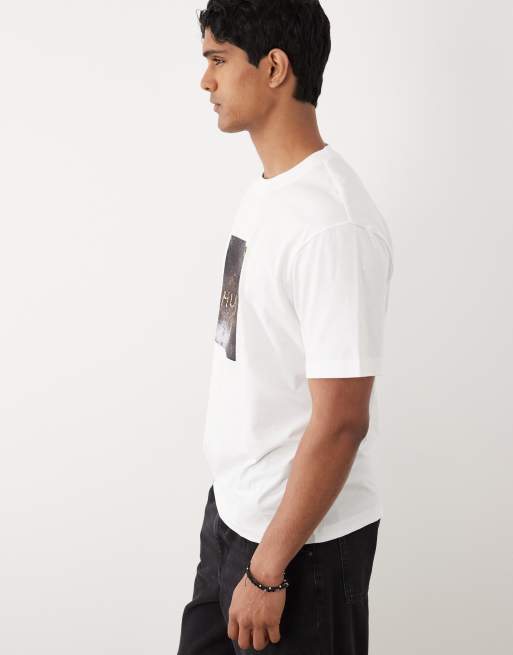 HUGO Red Doreston relaxed fit chest graphic print t-shirt in white, 4 of 5